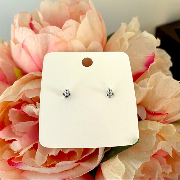 Pineapple White & Gold Stud Earrings with Faux Pearls Cute Stud Earrings - Picture 4 of 7